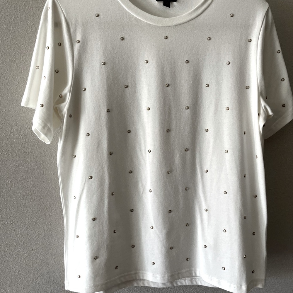 Women’s white top